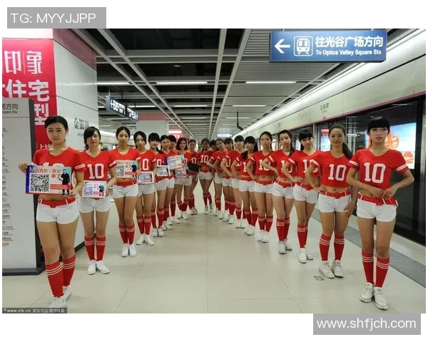 帅气足球球星化身女神领衔潮流风尚展现独特魅力与风采